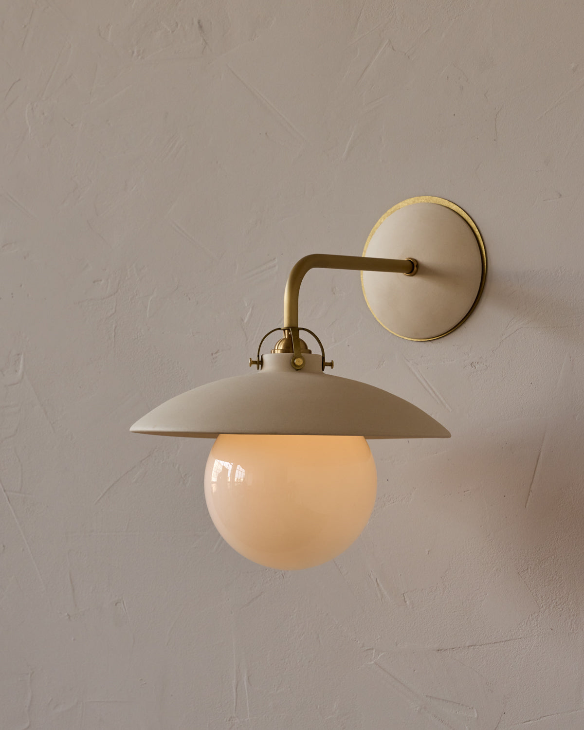 #shade-finish_biscuit ceramic
#metal-finish_satin brass
#globe_milk glass