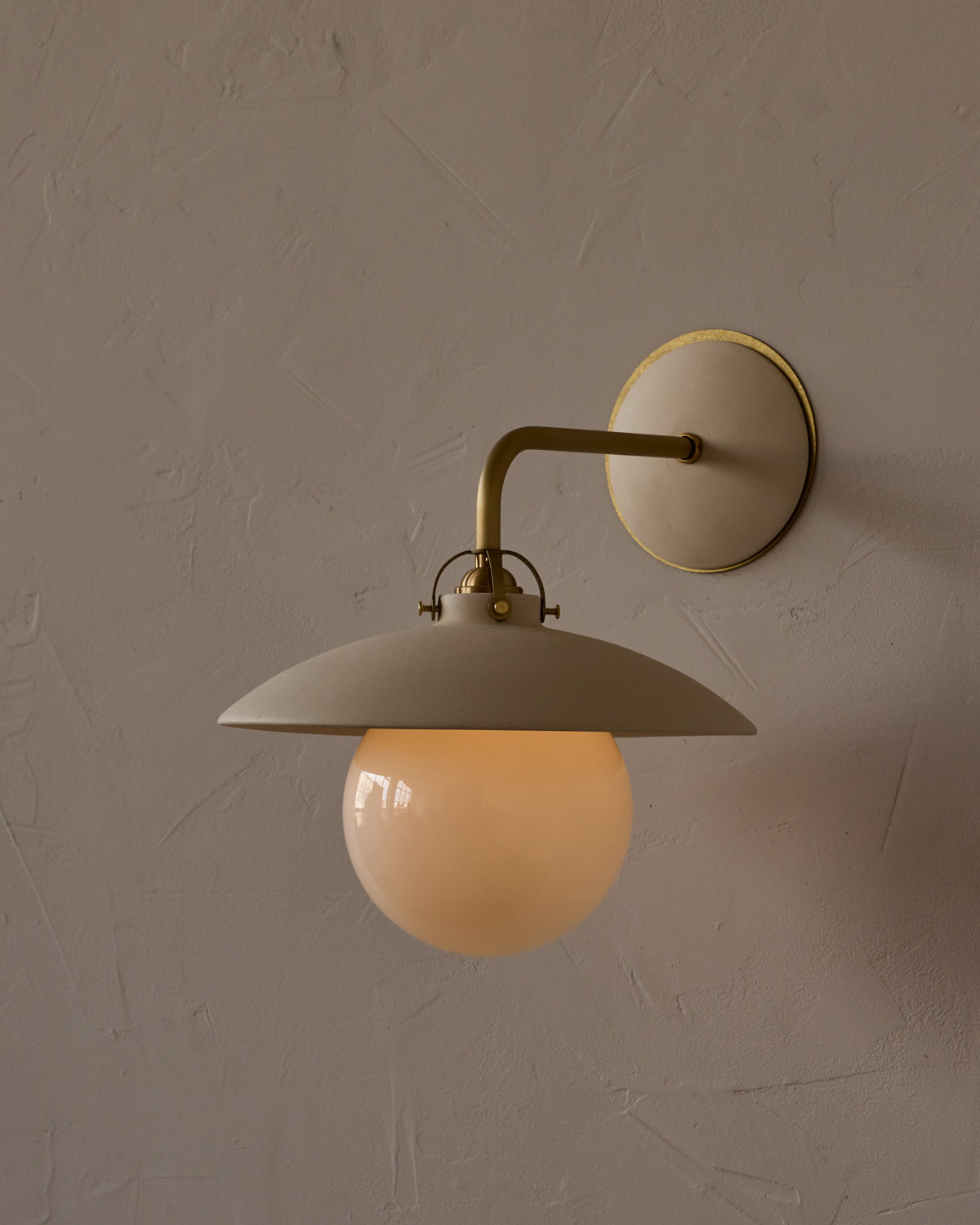 #shade-finish_biscuit ceramic
#metal-finish_satin brass
#globe_milk glass