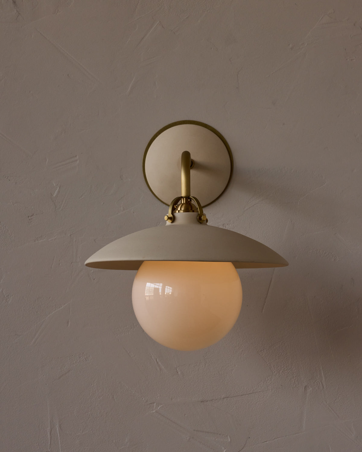 #shade-finish_biscuit ceramic
#metal-finish_satin brass
#globe_milk glass