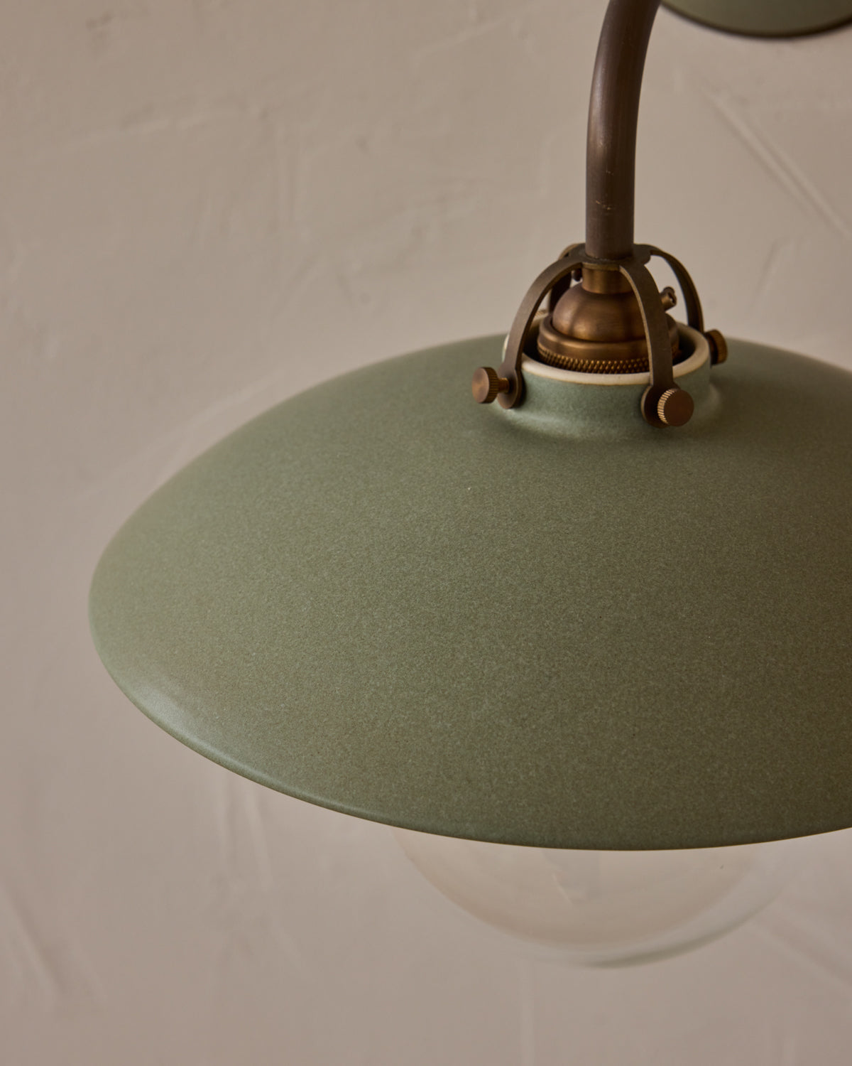 #shade-finish_olivine ceramic
#metal-finish_antique brass
#globe_clear glass