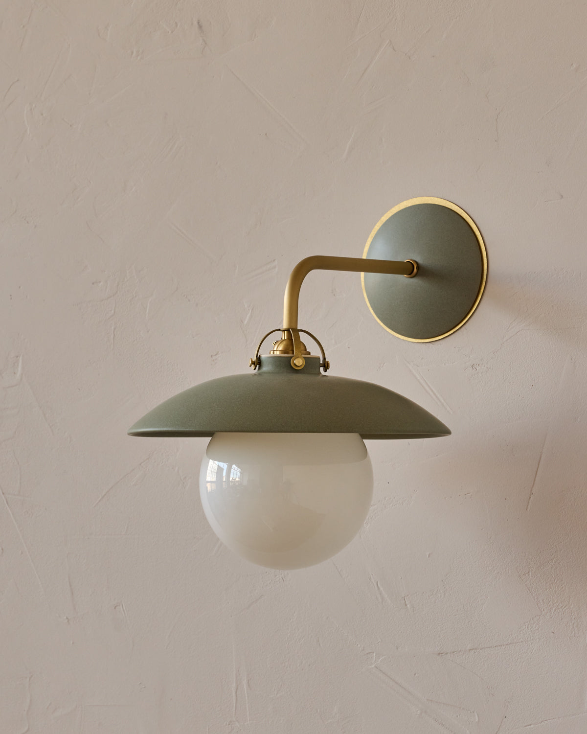 #shade-finish_olivine ceramic
#metal-finish_satin brass
#globe_milk glass