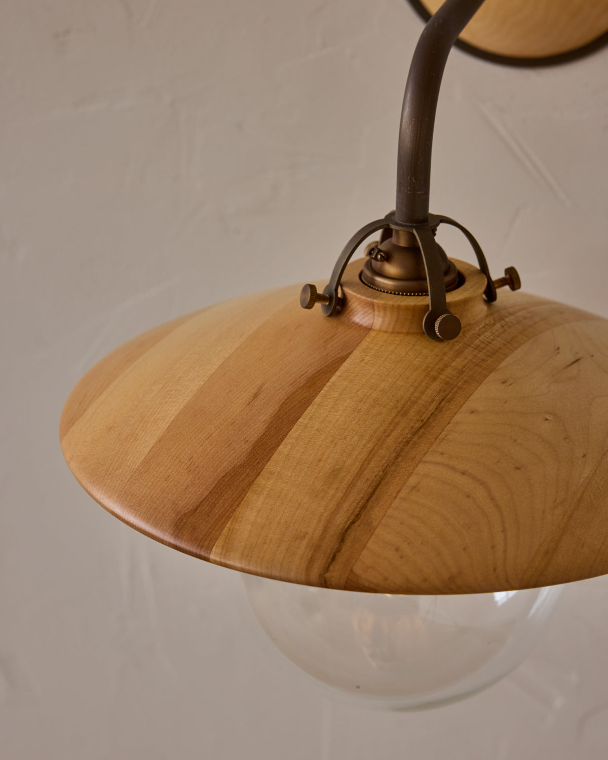 #shade-finish_natural maple
#metal-finish_antique brass
#globe_clear glass