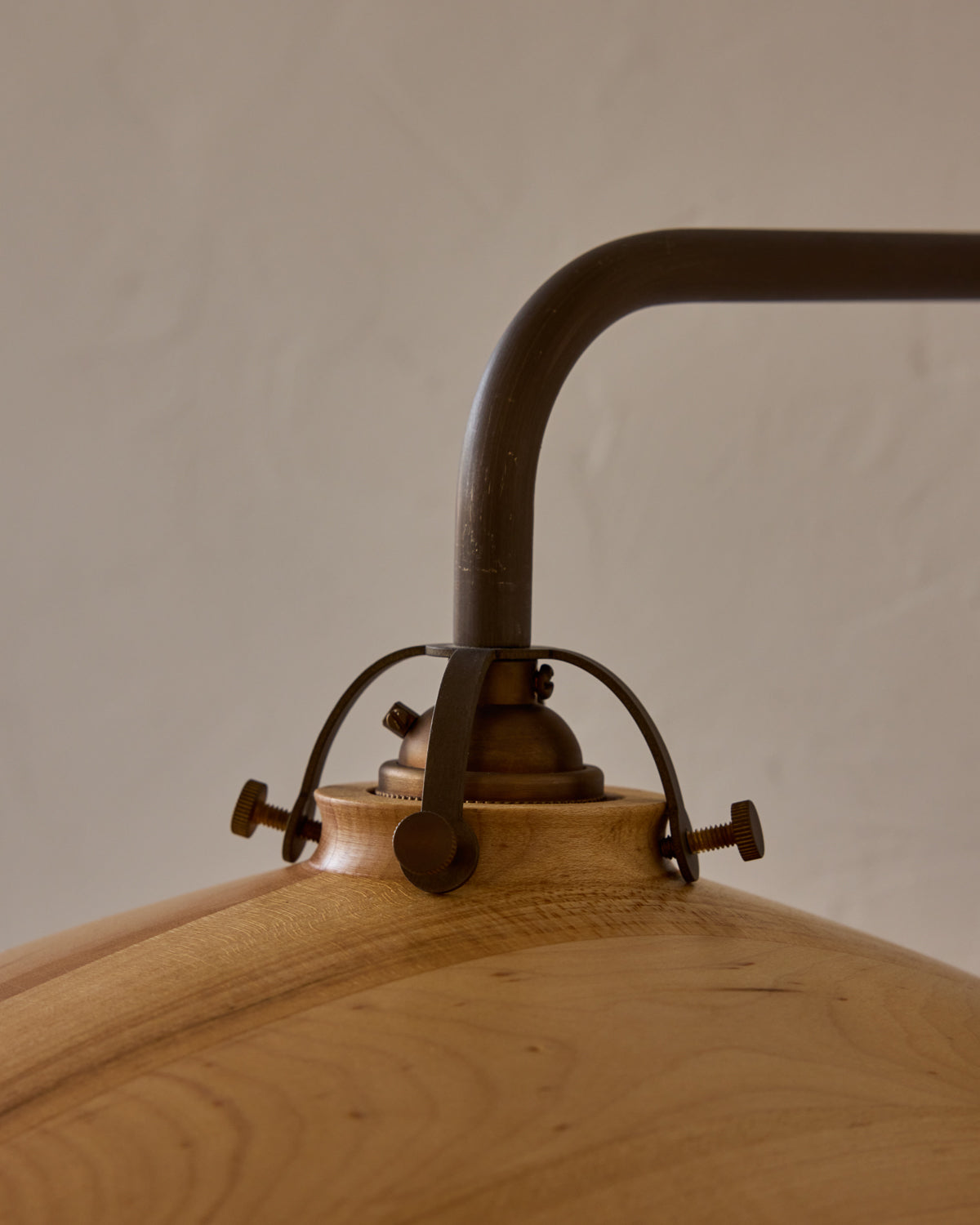 #shade-finish_natural maple
#metal-finish_antique brass
#globe_clear glass