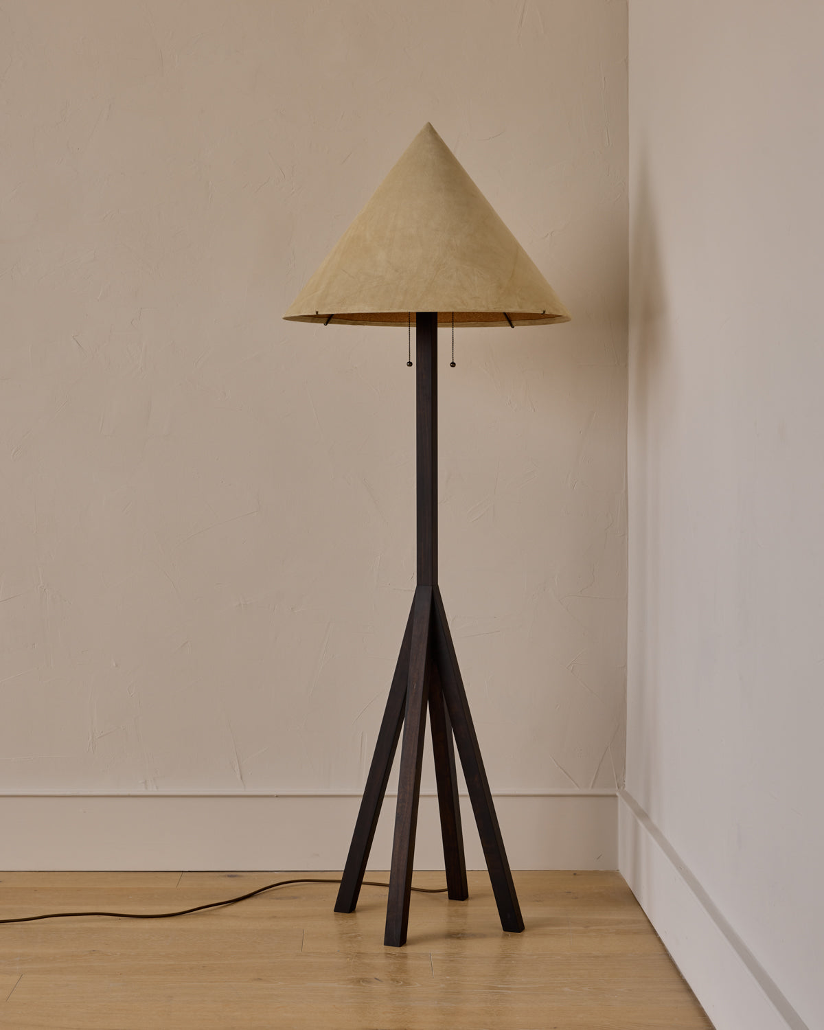 #shade-finish_stone suede
#wood-finish_dark wash maple