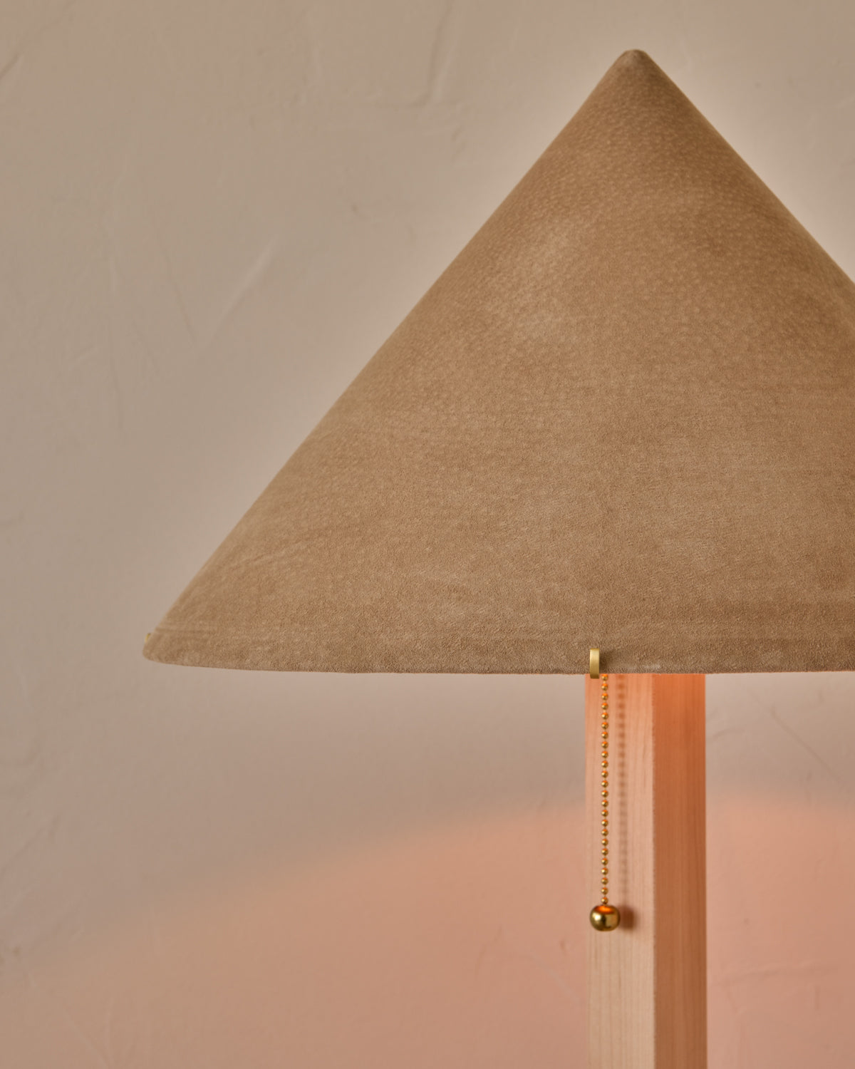 #shade-finish_beige suede
#wood-finish_clear maple