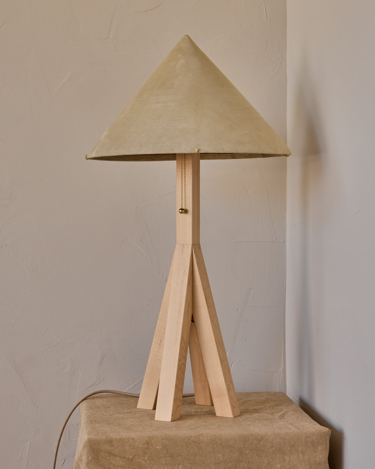 #shade-finish_stone suede
#wood-finish_clear maple
