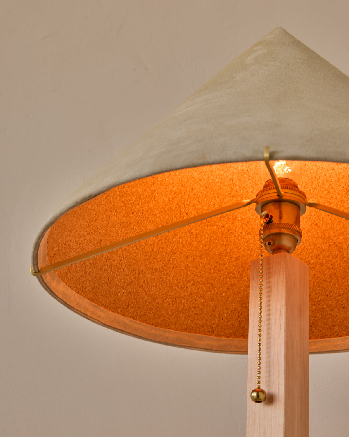 #shade-finish_stone suede
#wood-finish_clear maple