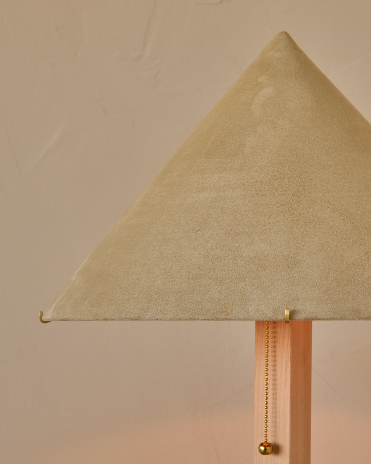 #shade-finish_stone suede
#wood-finish_clear maple