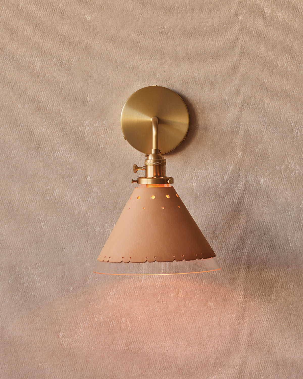 #leather-finish_natural tan #wiring_hardwired