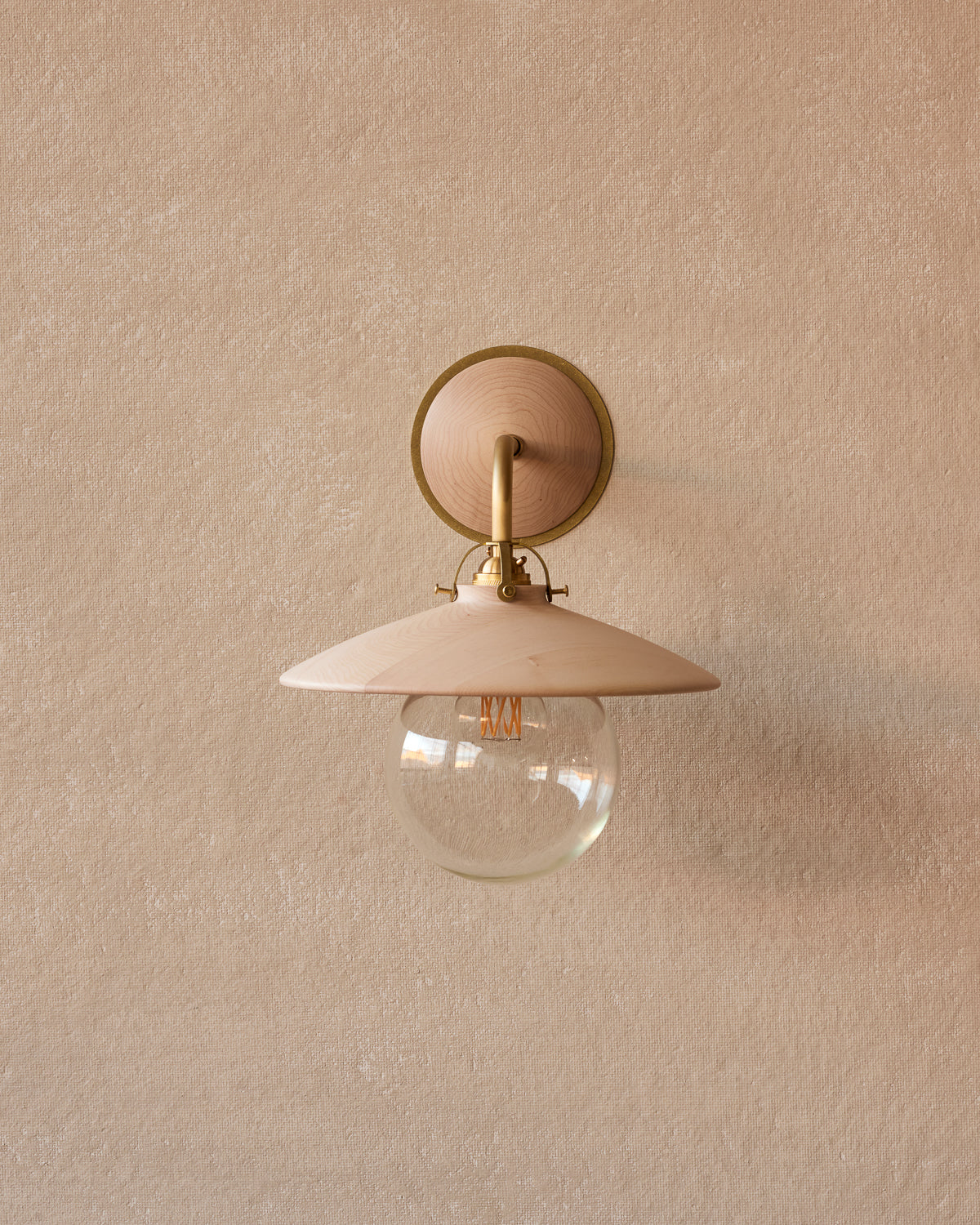 #shade-finish_clear maple
#metal-finish_satin brass
#globe_clear glass