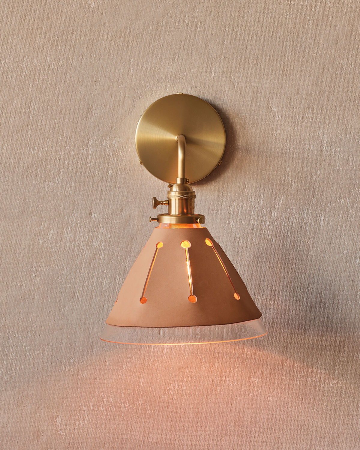 #leather-finish_natural tan #wiring_hardwired