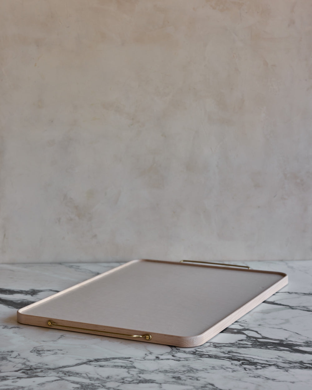 #leather-finish_eggshell #size_ottoman tray