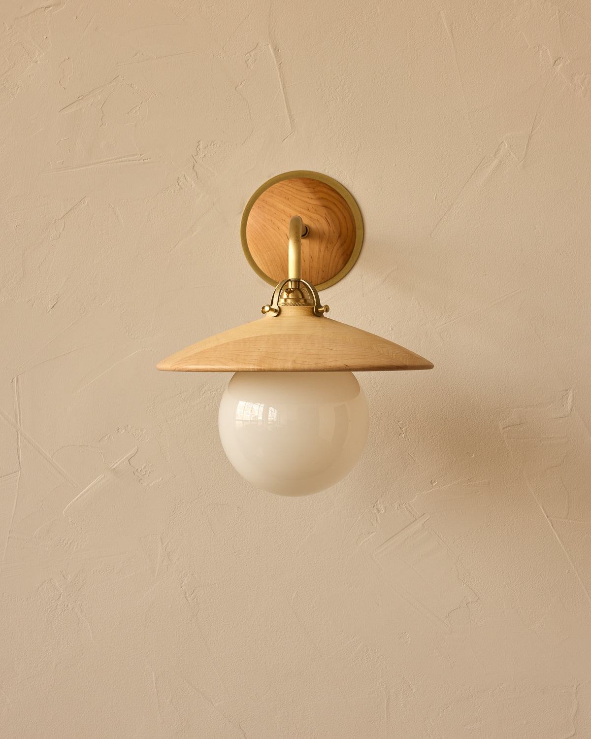 #shade-finish_natural maple
#metal-finish_satin brass
#globe_milk glass