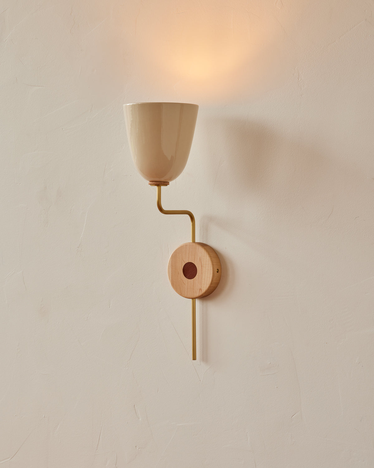 #shade-finish_cream #Metal-+-Wood-Finish_Satin Brass / Clear Maple #wiring_hardwired