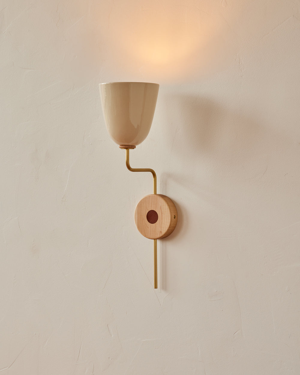 #shade-finish_cream #Metal-+-Wood-Finish_Satin Brass / Clear Maple #wiring_hardwired
