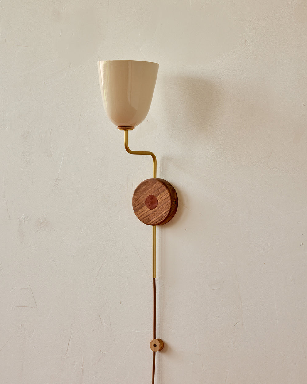 #shade-finish_cream #Metal-+-Wood-Finish_Satin Brass / Black Walnut #wiring_plug-in