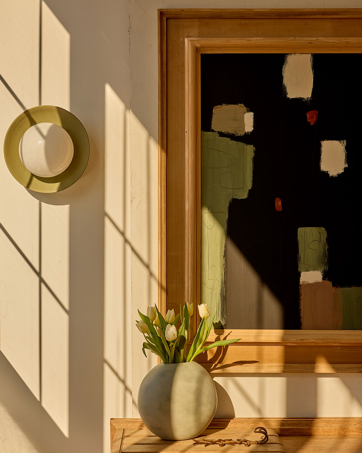 #shade-finish_olivine ceramic #metal-finish_antique brass