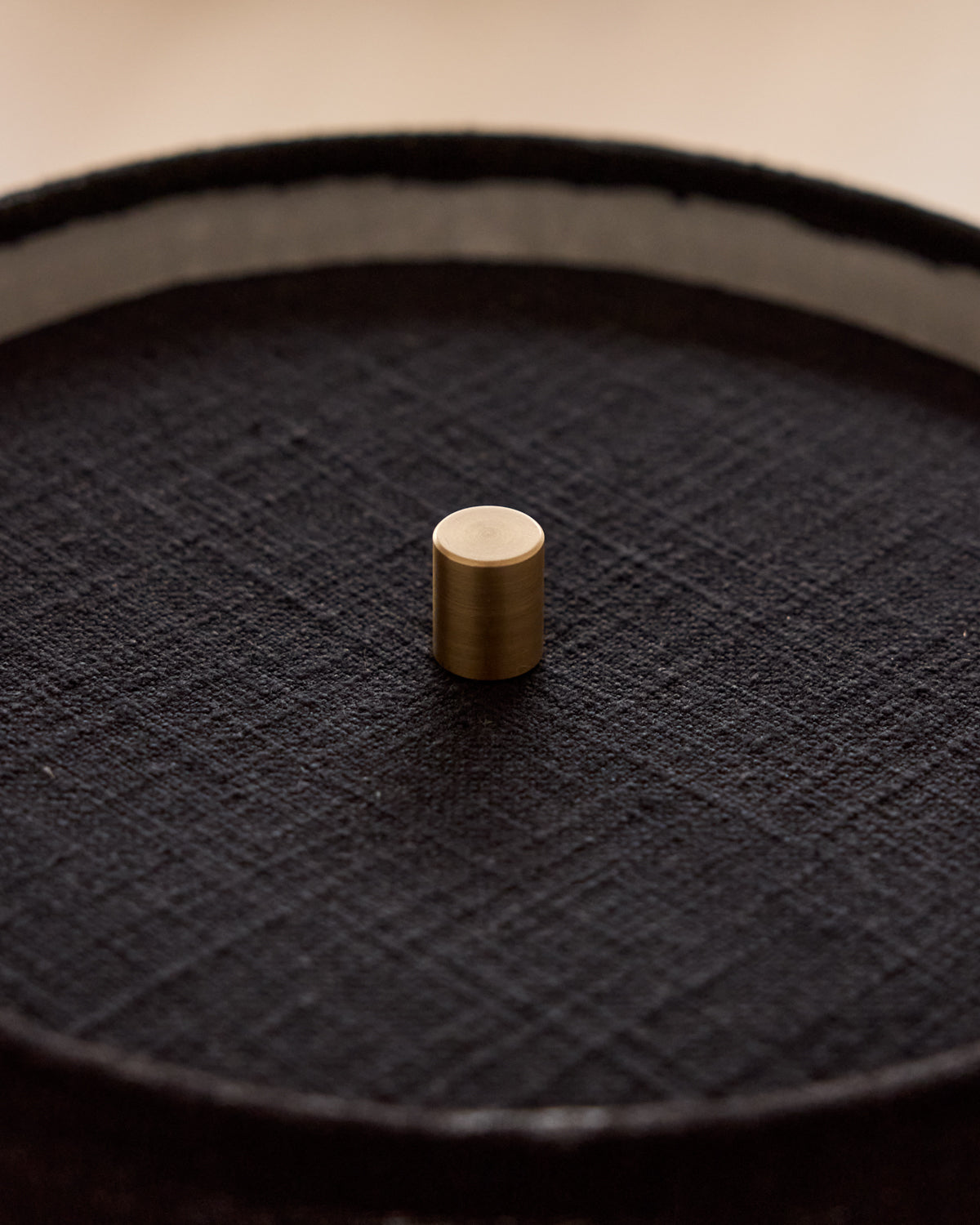 #shade-color_black linen