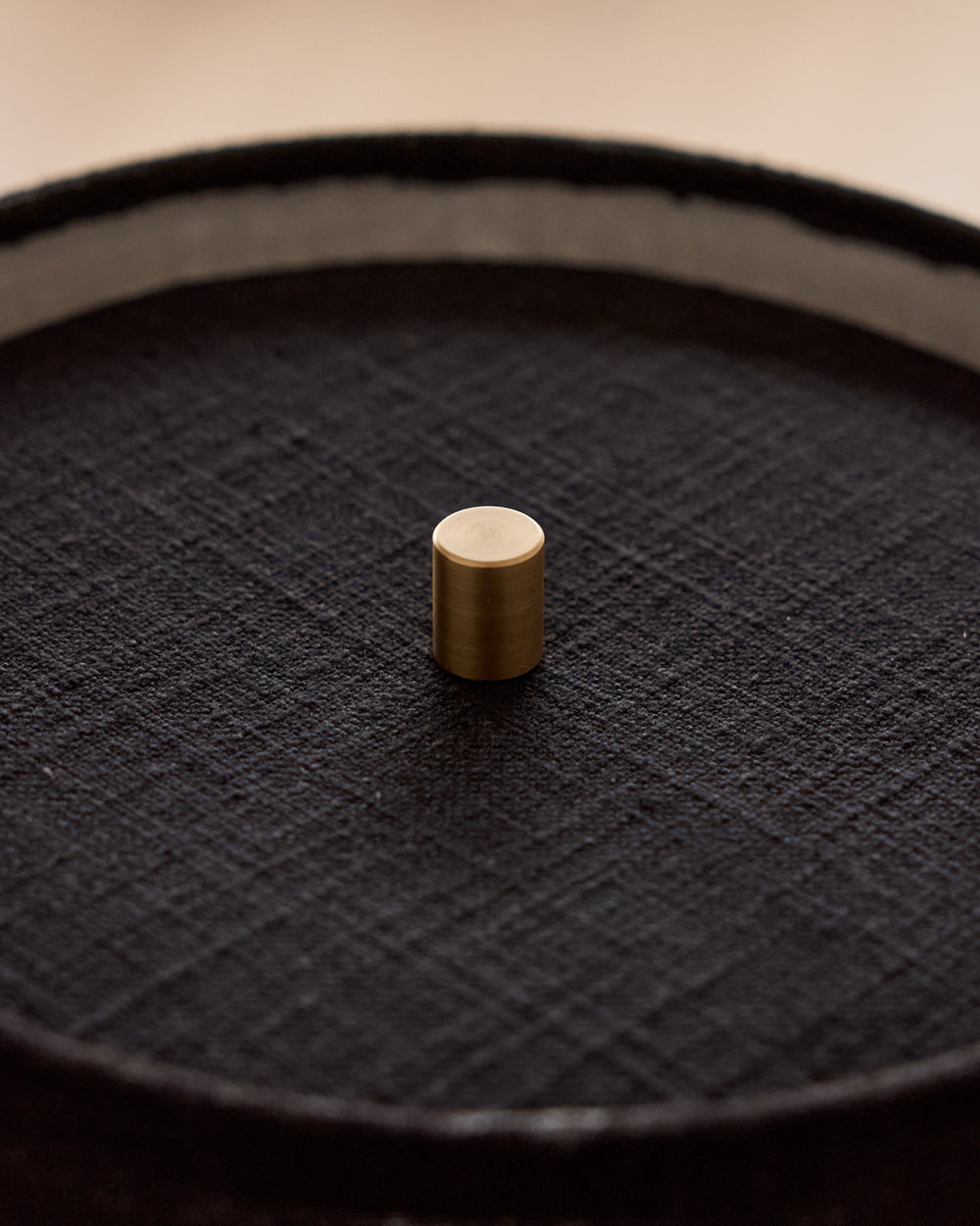 #shade-color_black linen