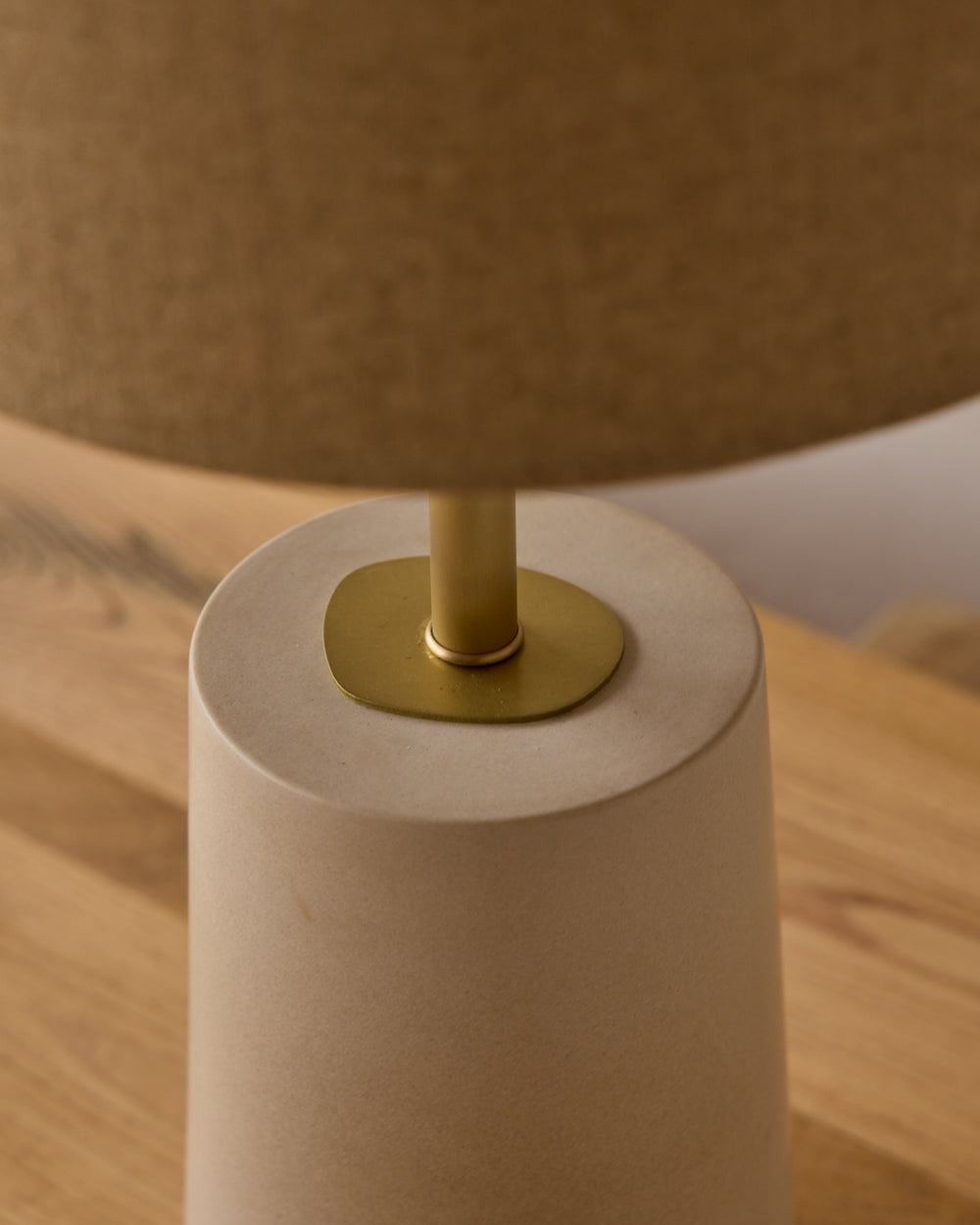 #ceramic-finish_dogwood ceramic #shade-color_flax linen