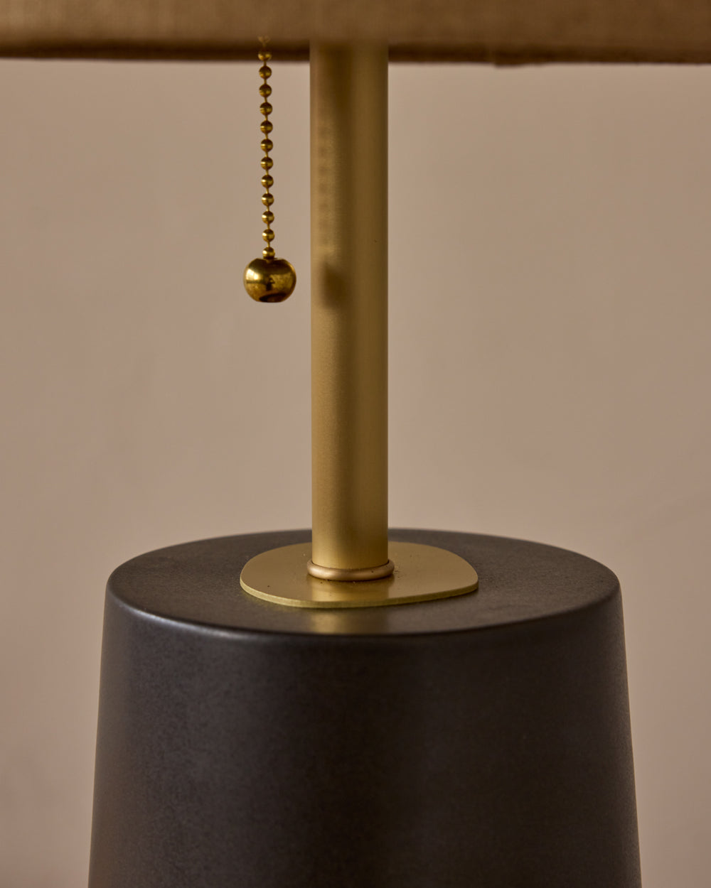 #ceramic-finish_ebony ceramic #shade-color_flax linen
