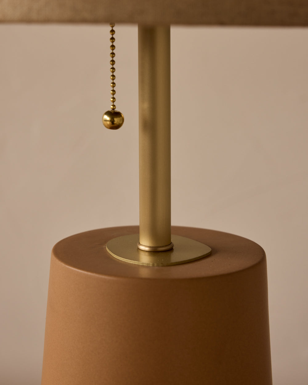 #ceramic-finish_chestnut ceramic #shade-color_flax linen