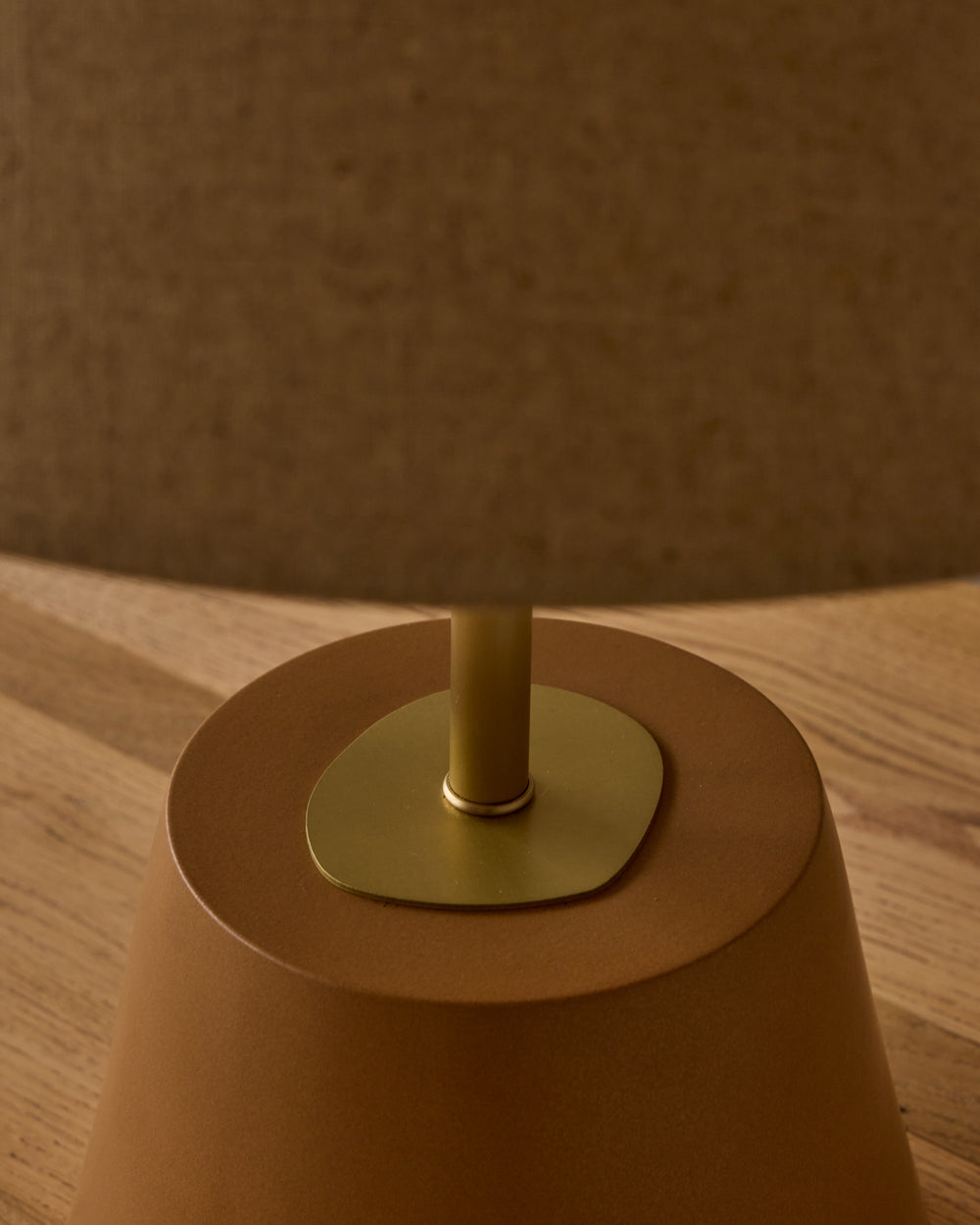 #ceramic-finish_chestnut ceramic #shade-color_flax linen
