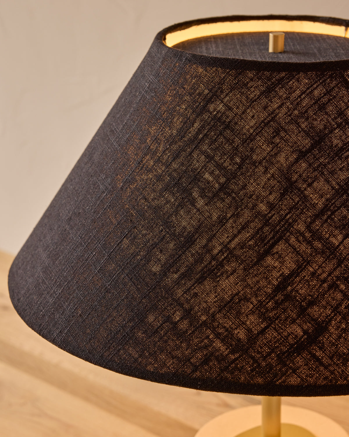 #ceramic-finish_dogwood ceramic #shade-color_black linen