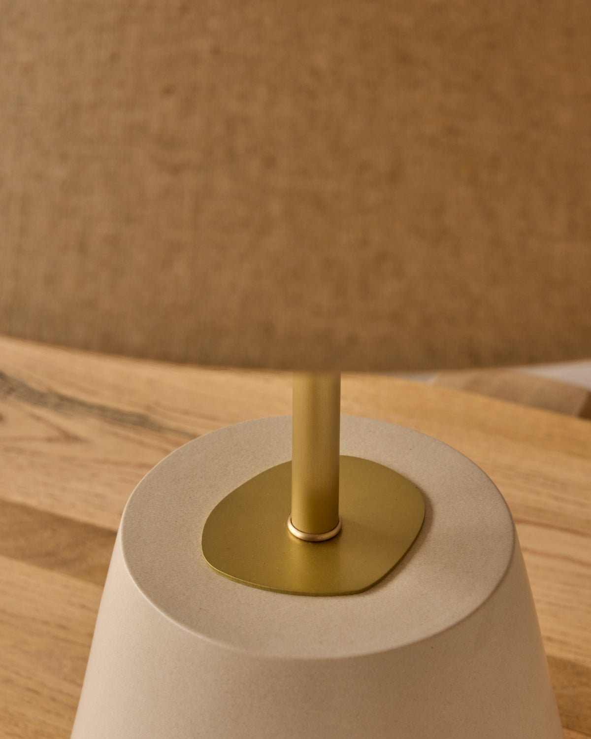 #ceramic-finish_dogwood ceramic #shade-color_flax linen