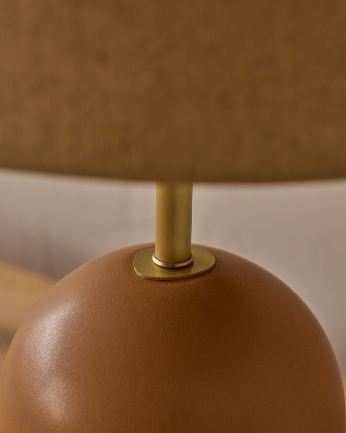 #ceramic-finish_chestnut ceramic #shade-color_flax linen
