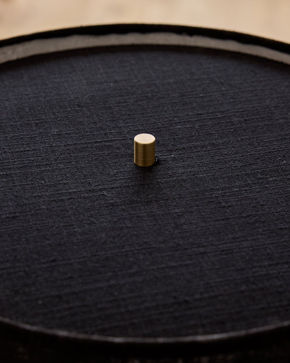 #shade-color_black linen