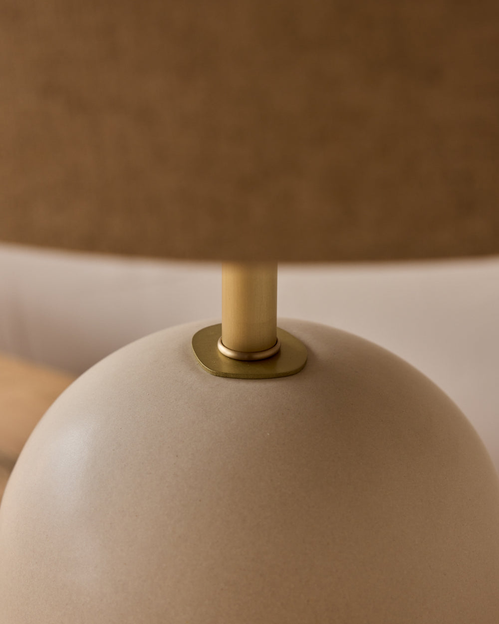 #ceramic-finish_dogwood ceramic #shade-color_flax linen