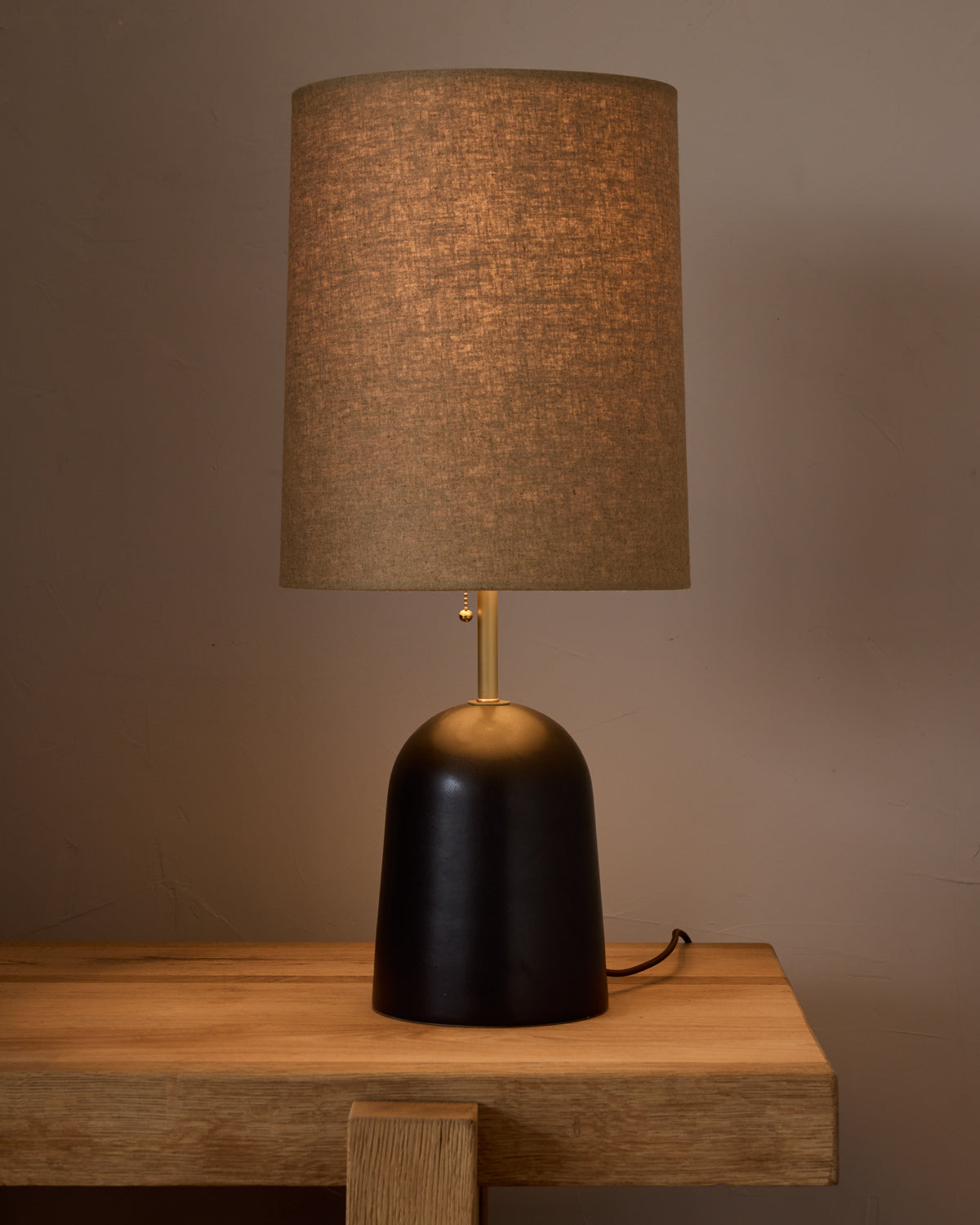 #ceramic-finish_ebony ceramic #shade-color_flax linen