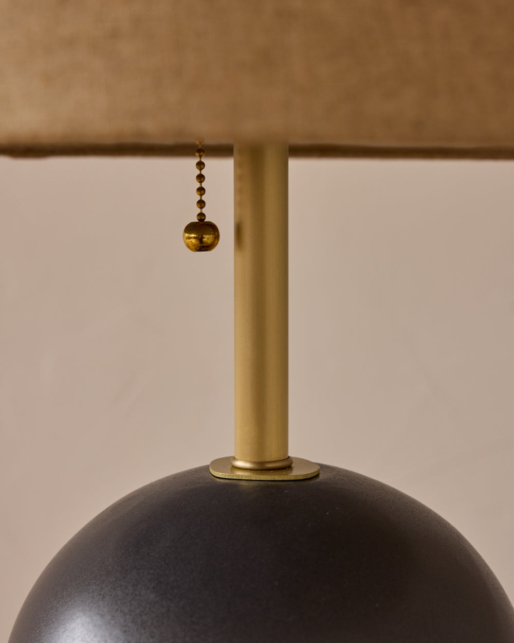 #ceramic-finish_ebony ceramic #shade-color_flax linen