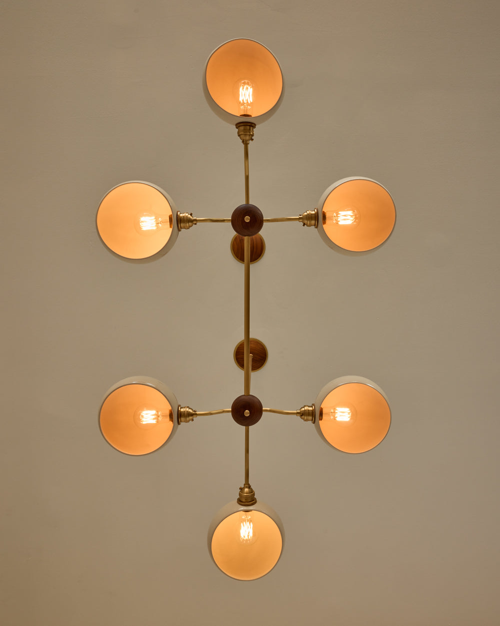 #shade-color_cream #Metal-+-Wood-Finish_Satin Brass / Black Walnut