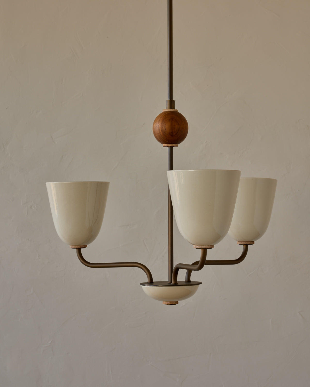 #shade-finish_cream #metal-finish_antique brass