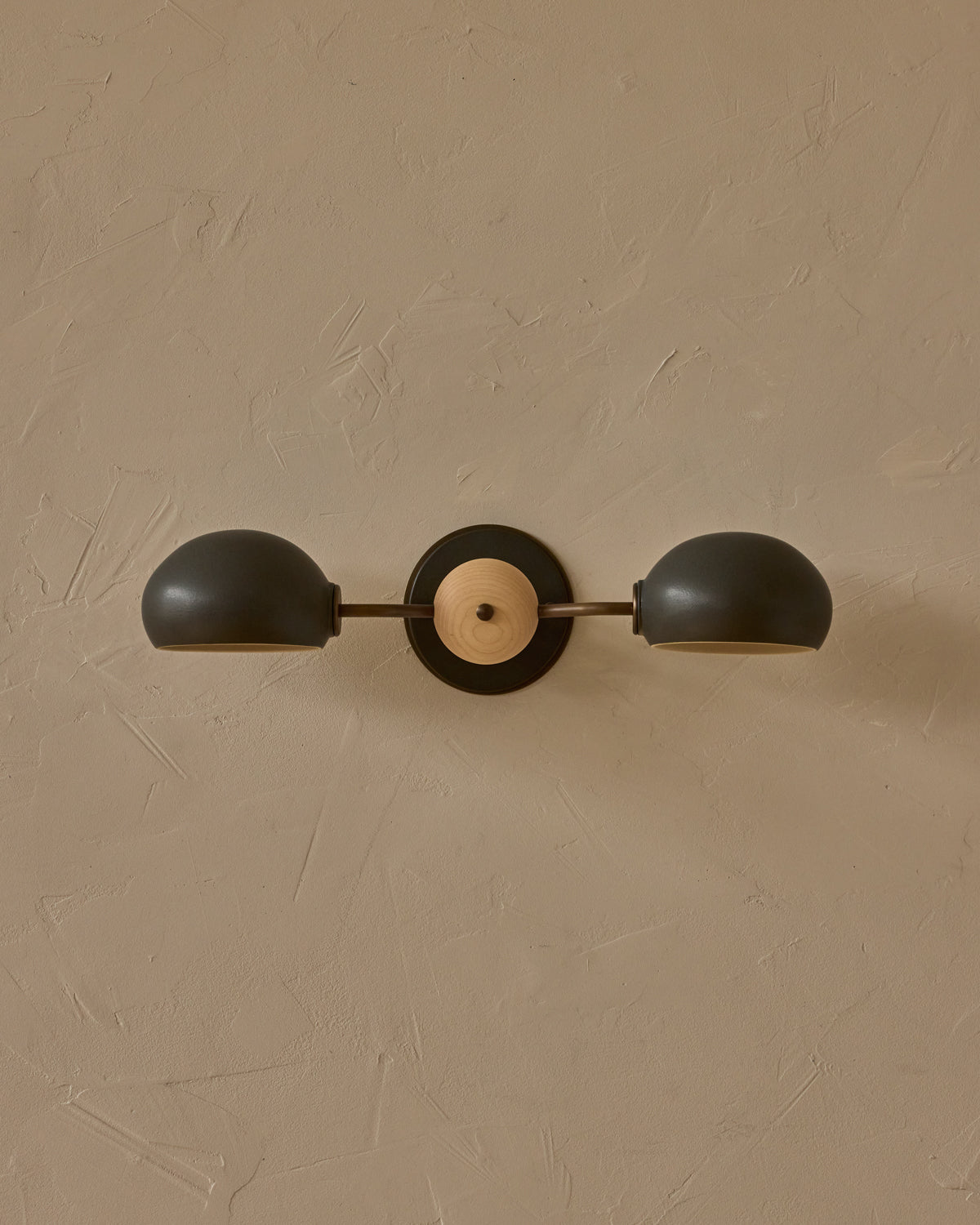 #ceramic-finish_almost black #metal-finish_antique brass #wood-finish_clear maple