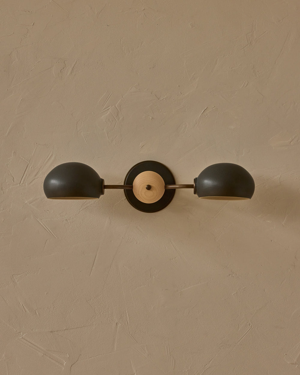 #ceramic-finish_almost black #metal-finish_antique brass #wood-finish_clear maple