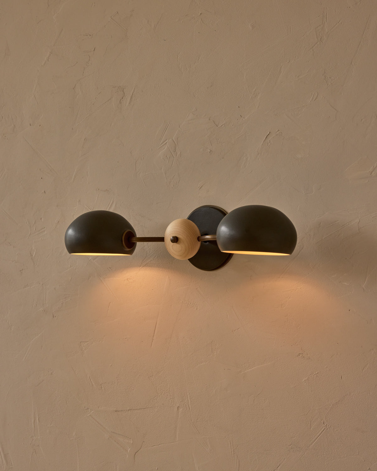#ceramic-finish_almost black #metal-finish_antique brass #wood-finish_clear maple