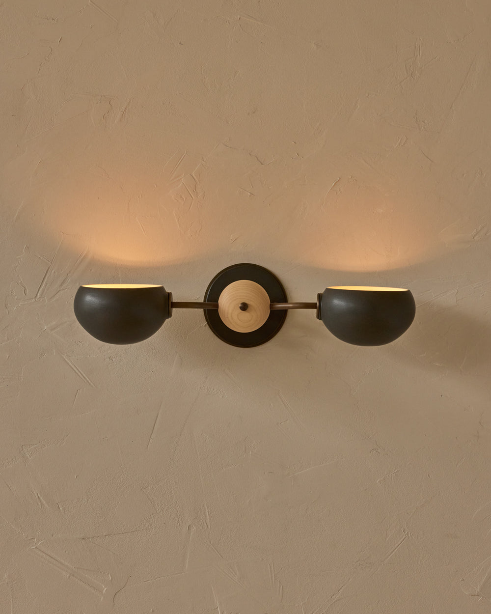 #ceramic-finish_almost black #metal-finish_antique brass #wood-finish_clear maple