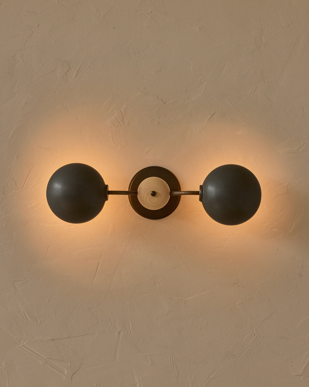 #ceramic-finish_almost black #metal-finish_antique brass #wood-finish_clear maple