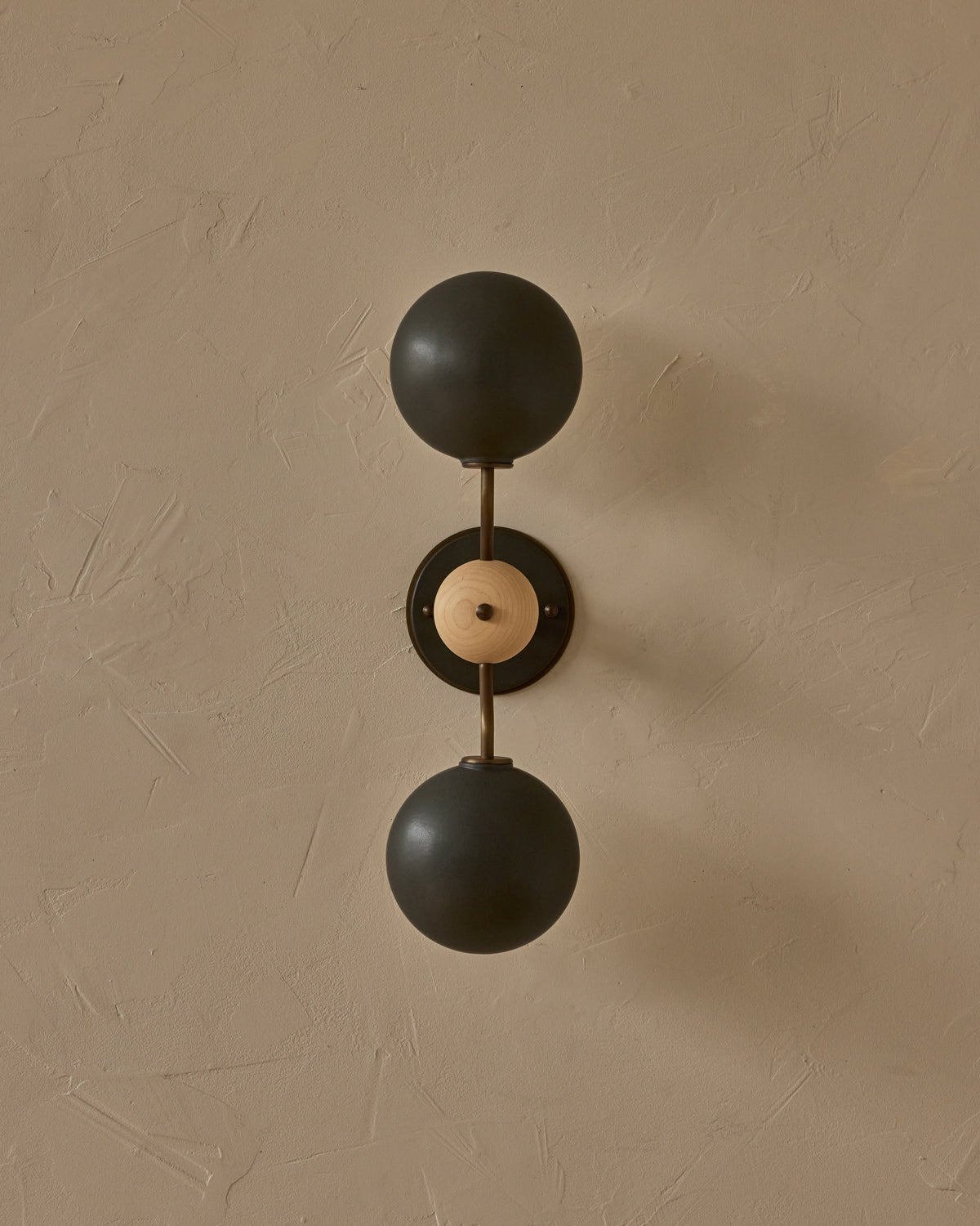#ceramic-finish_almost black #metal-finish_antique brass #wood-finish_clear maple