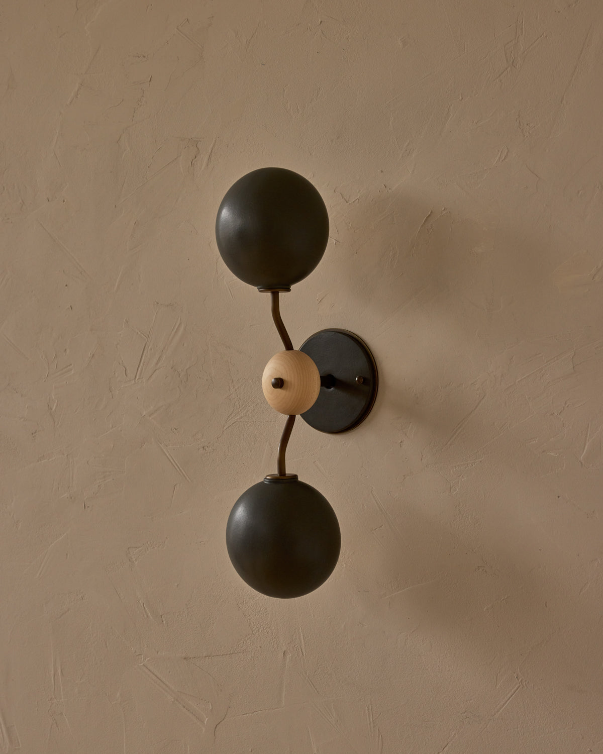 #ceramic-finish_almost black #metal-finish_antique brass #wood-finish_clear maple