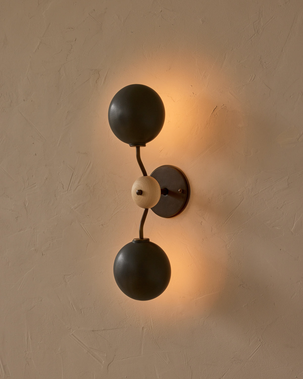 #ceramic-finish_almost black #metal-finish_antique brass #wood-finish_clear maple