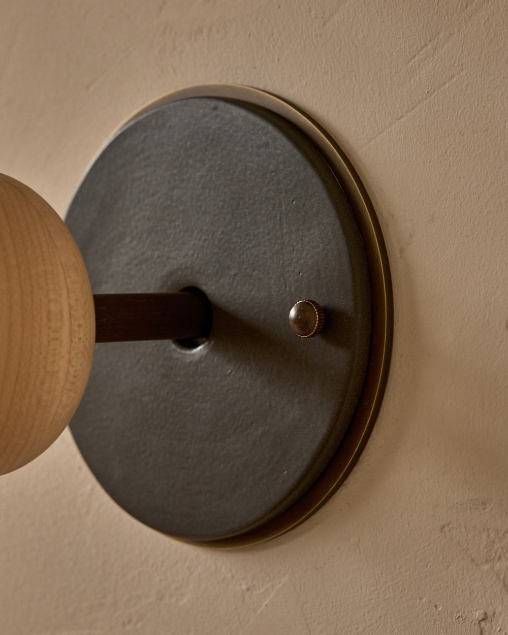 #ceramic-finish_almost black #metal-finish_antique brass #wood-finish_clear maple
