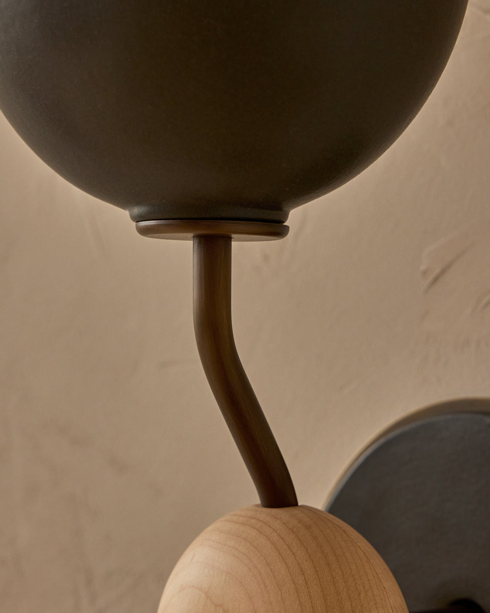 #ceramic-finish_almost black #metal-finish_antique brass #wood-finish_clear maple