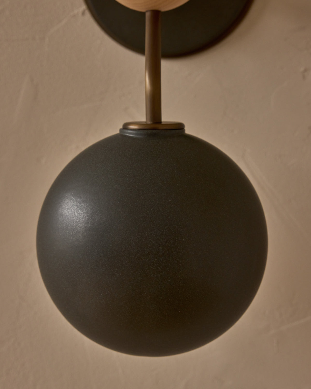 #ceramic-finish_almost black #metal-finish_antique brass #wood-finish_clear maple