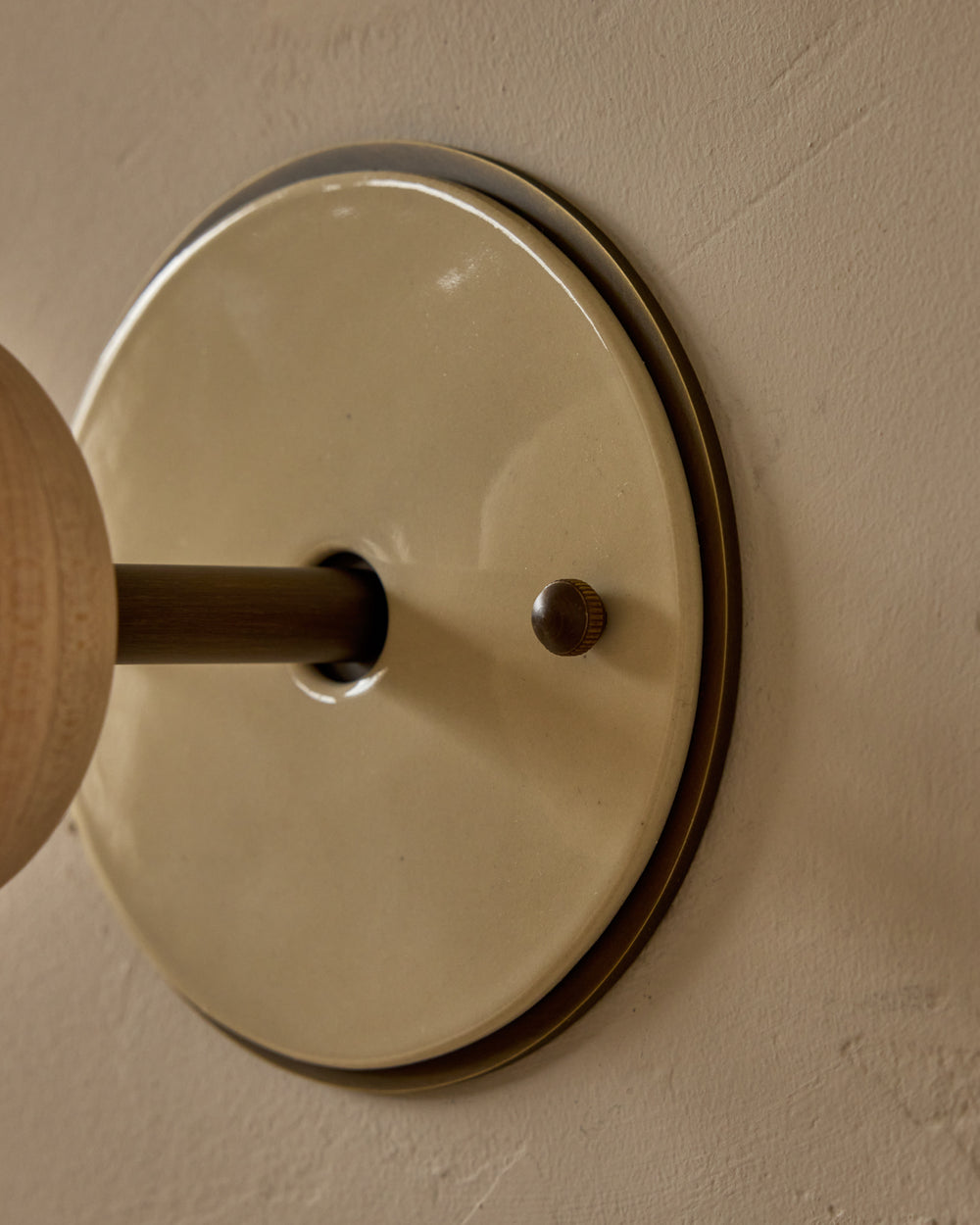 #ceramic-finish_cream #metal-finish_antique brass #wood-finish_clear maple