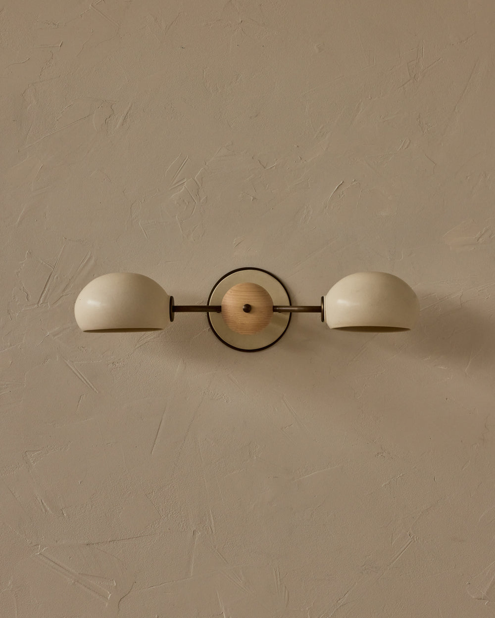 #ceramic-finish_dove #metal-finish_antique brass #wood-finish_clear maple