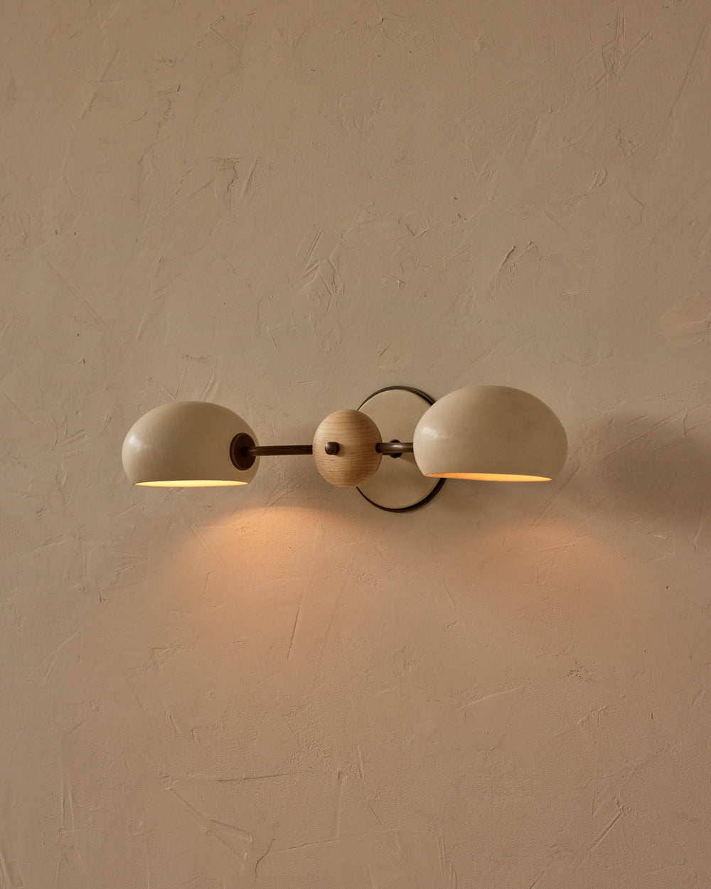 #ceramic-finish_dove #metal-finish_antique brass #wood-finish_clear maple
